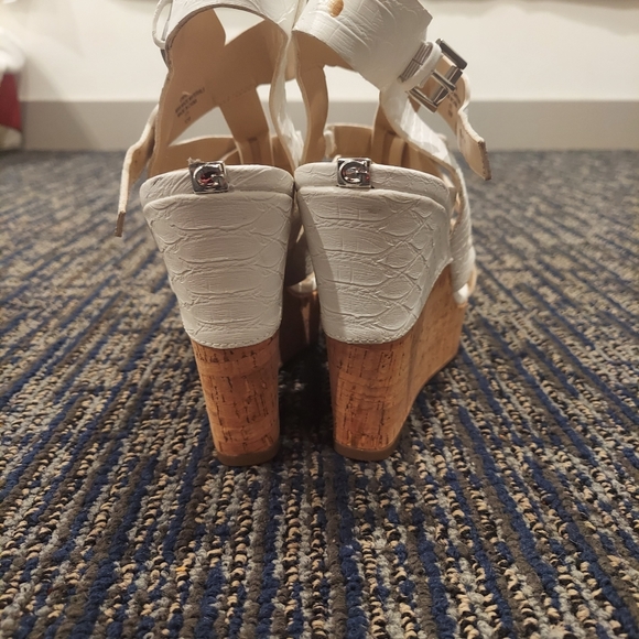 Guess - Picture 3 of 6